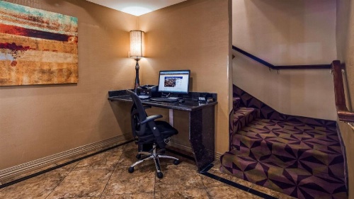 Best Western Manhattan Inn image 22